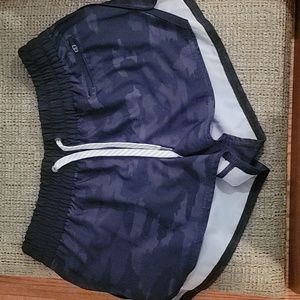 Vuori camo shorts small
